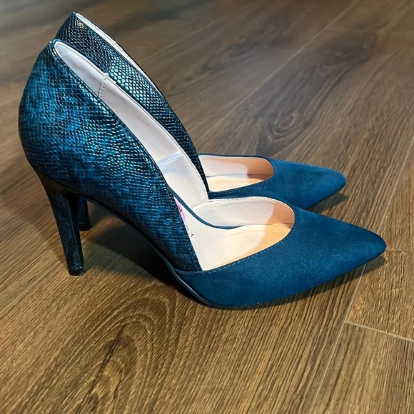 Chinese Laundry Shoes - Chinese Laundry teal-colored heels. Size 5.5